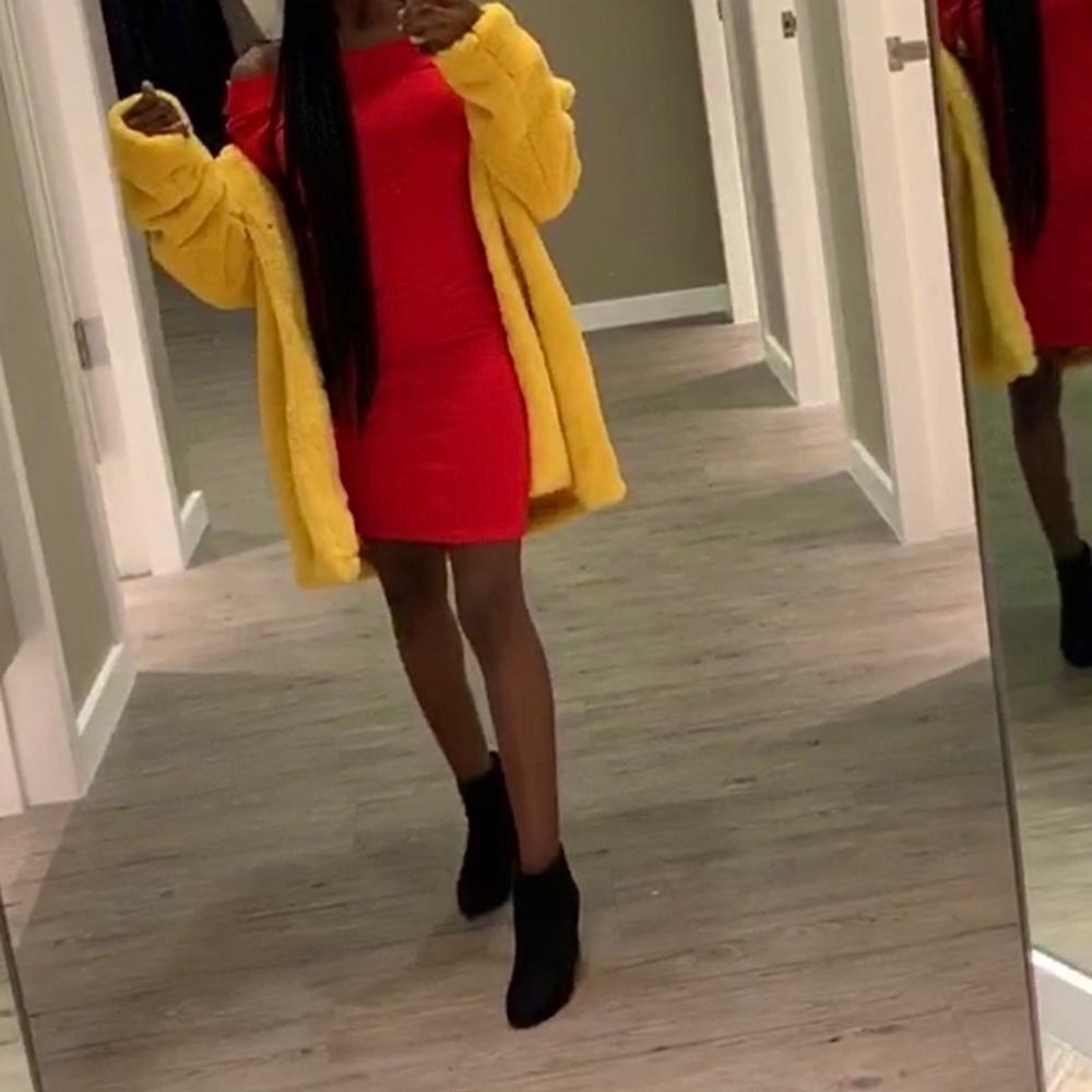 RED DRESS - Picture 2 of 2